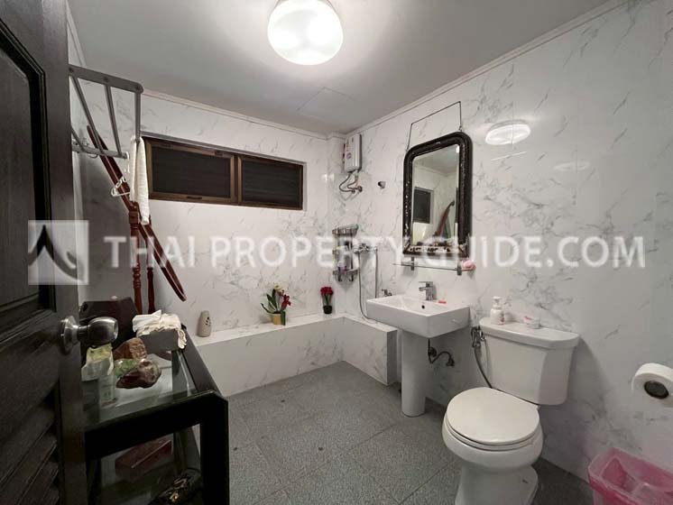 House with Shared Pool in Bangnatrad 